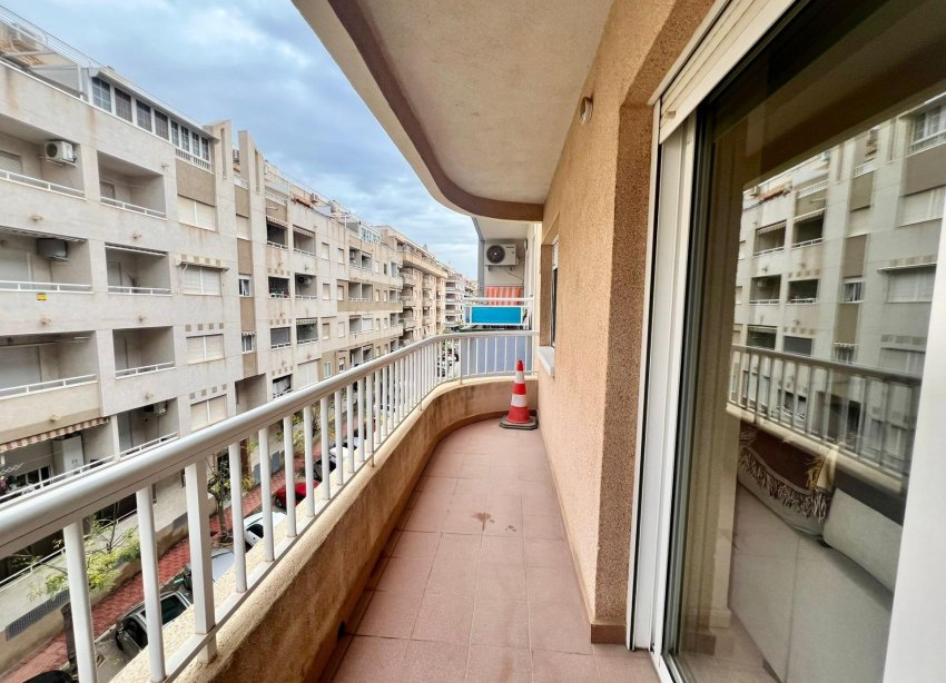 Resale - Apartment - Torrevieja - Acequion