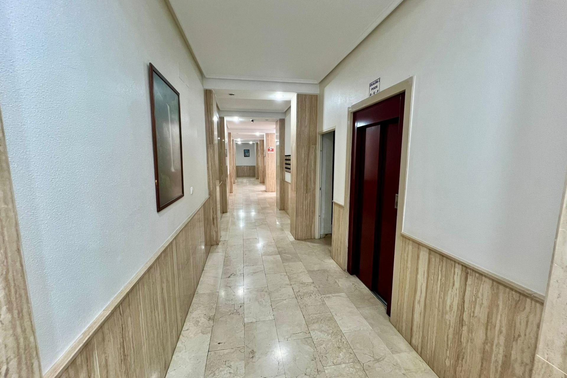 Resale - Apartment - Torrevieja - Acequion