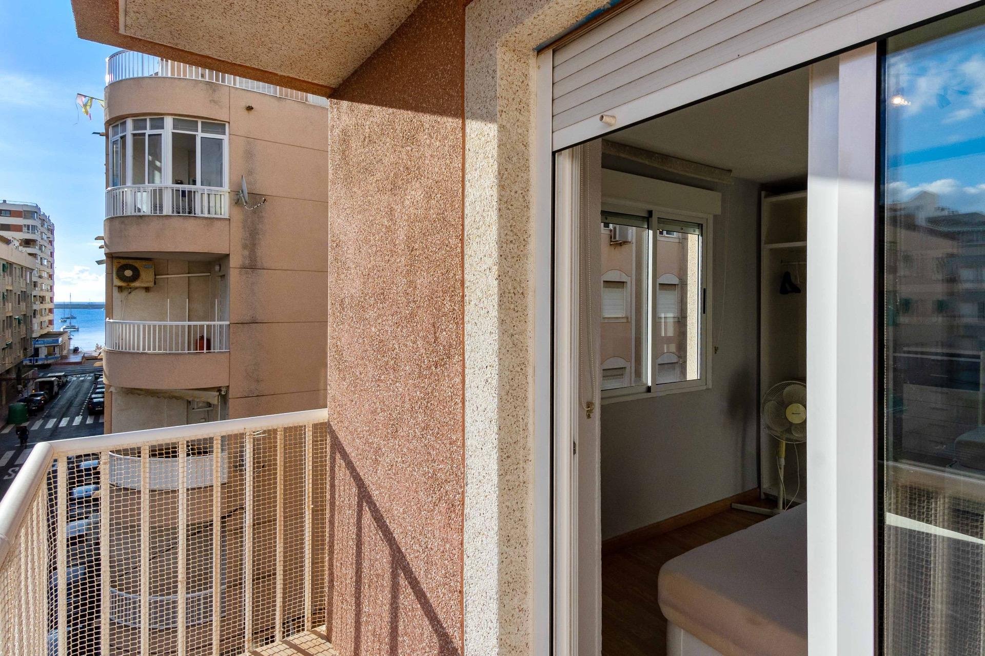 Resale - Apartment - Torrevieja - Acequion