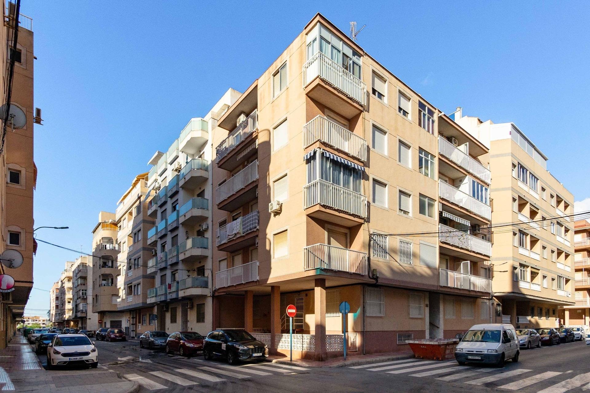 Resale - Apartment - Torrevieja - Acequion