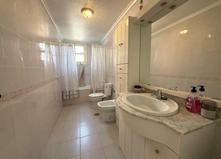 Resale - Apartment - Torrevieja - Acequion