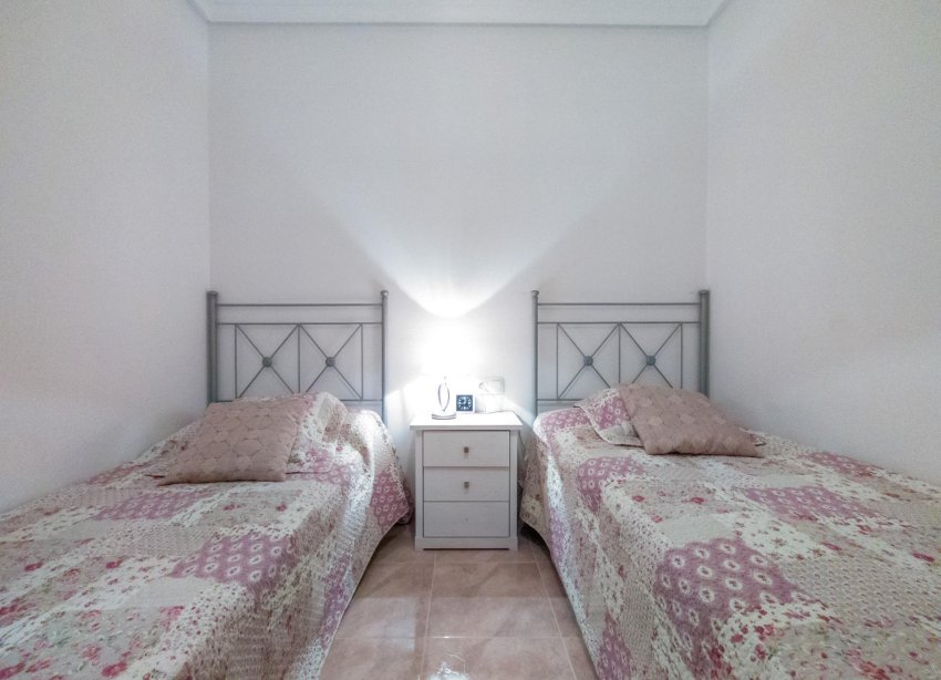 Resale - Apartment - Torrevieja - Acequion