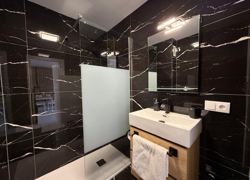 Resale - Apartment - Torrevieja - Acequion