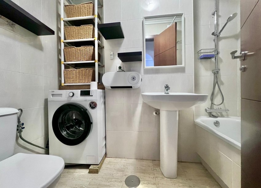 Resale - Apartment - Torrevieja - Acequion