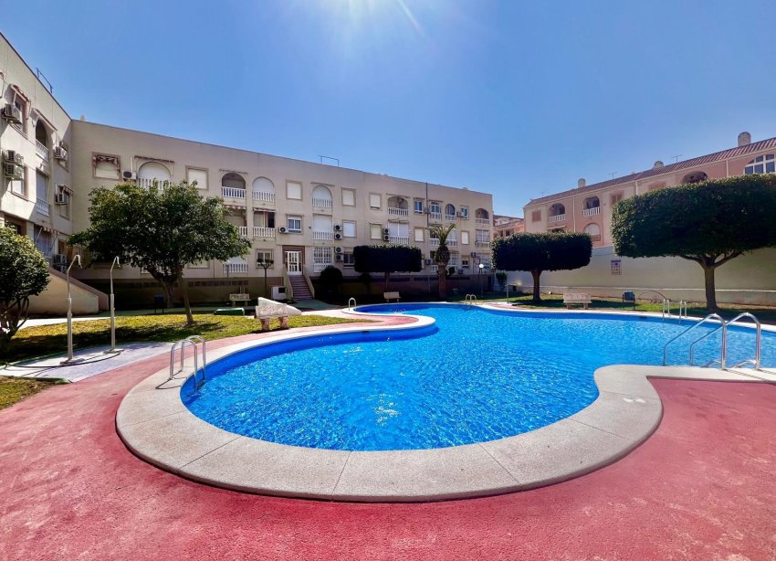 Resale - Apartment - Torrevieja - Acequion