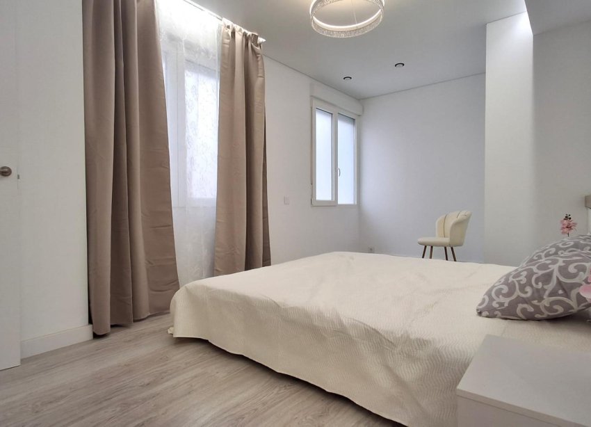 Resale - Apartment - Torrevieja - Acequion
