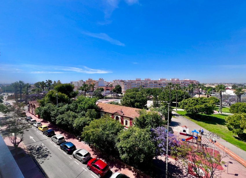 Resale - Apartment - Torrevieja - Acequion