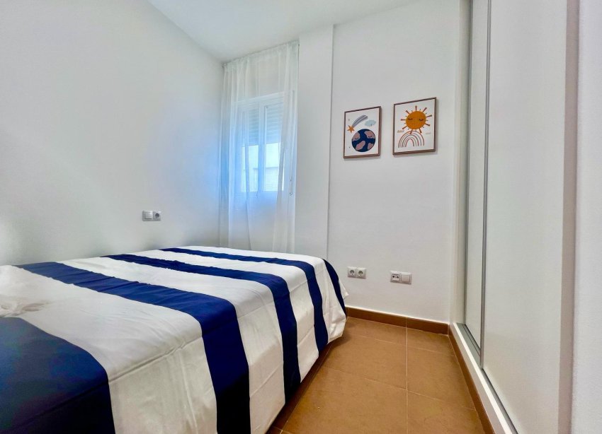 Resale - Apartment - Torrevieja - Acequion