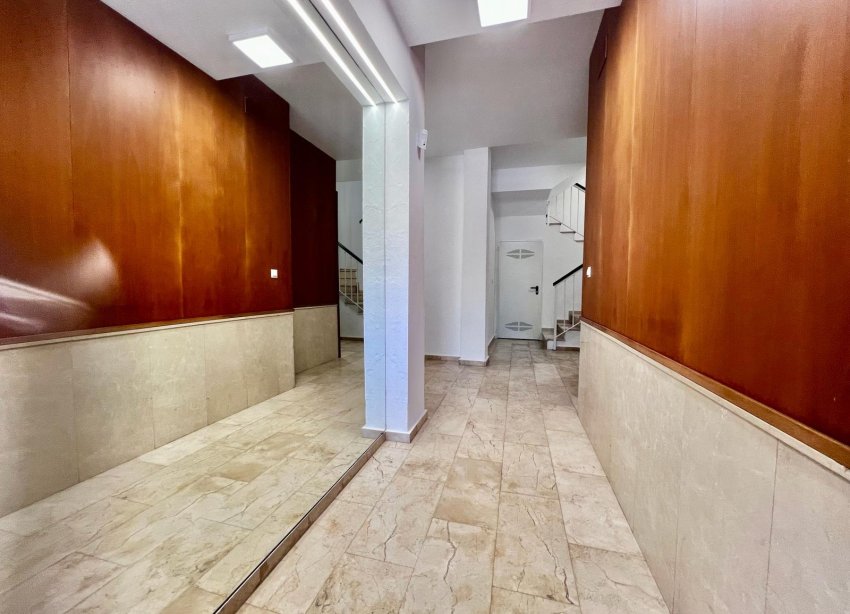 Resale - Apartment - Torrevieja - Acequion