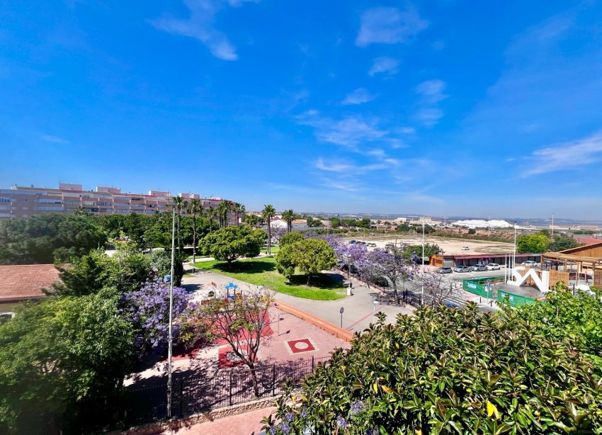 Resale - Apartment - Torrevieja - Acequion