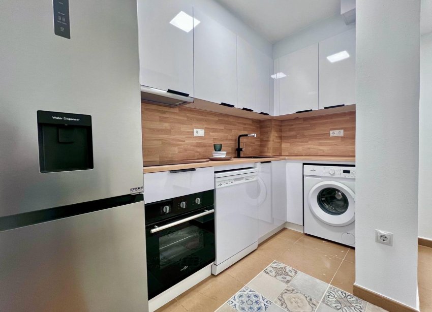Resale - Apartment - Torrevieja - Acequion