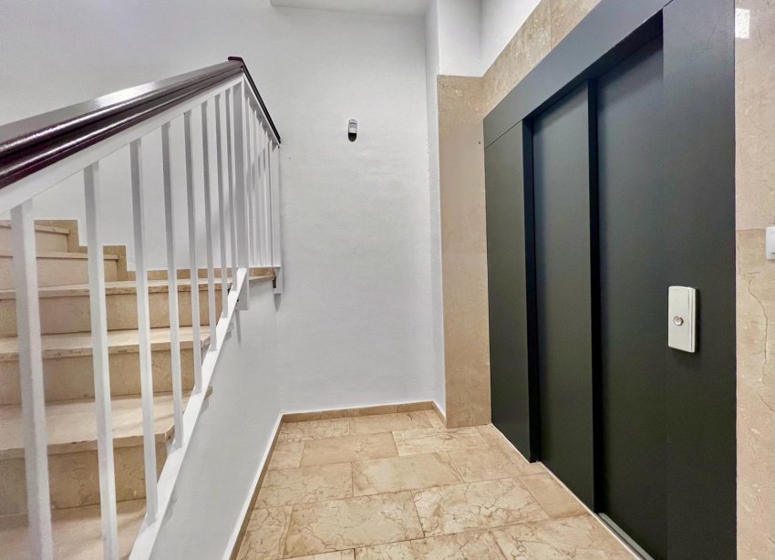 Resale - Apartment - Torrevieja - Acequion
