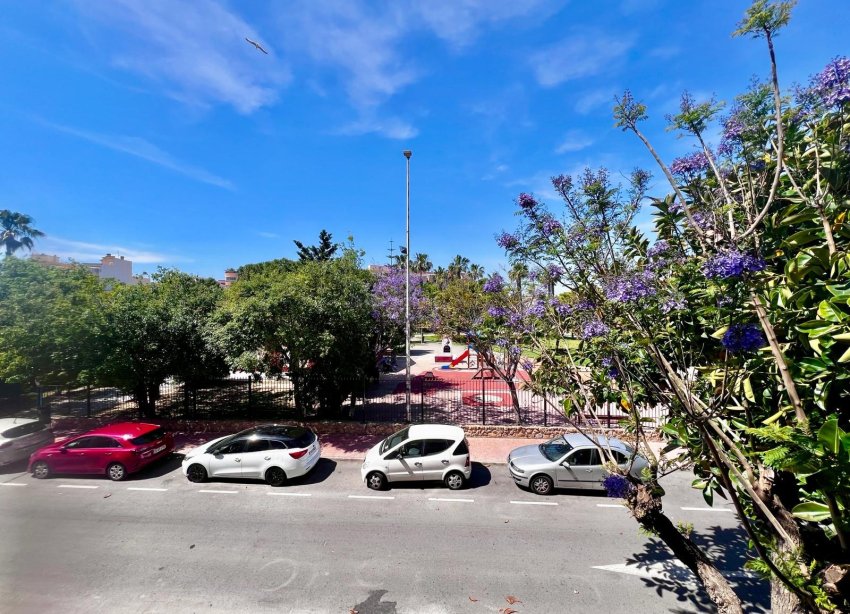 Resale - Apartment - Torrevieja - Acequion