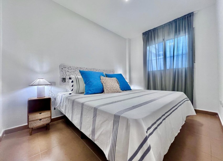 Resale - Apartment - Torrevieja - Acequion