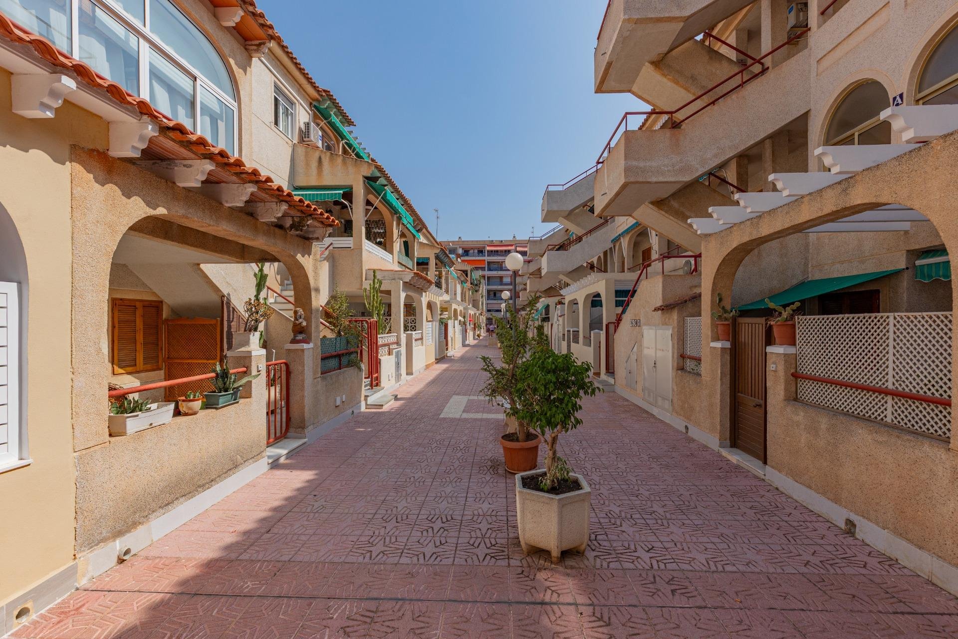 Resale - Apartment - Torrevieja - Acequion