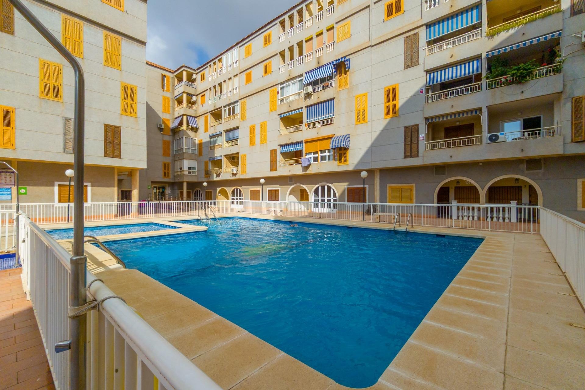 Resale - Apartment - Torrevieja - Acequion