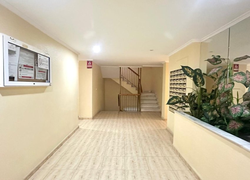 Resale - Apartment - Torrevieja - Acequion