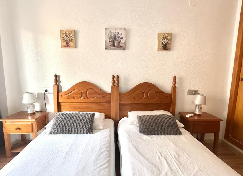 Resale - Apartment - Torrevieja - Acequion