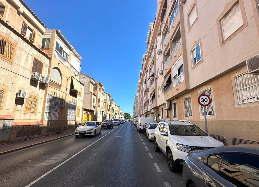 Resale - Apartment - Torrevieja - Acequion