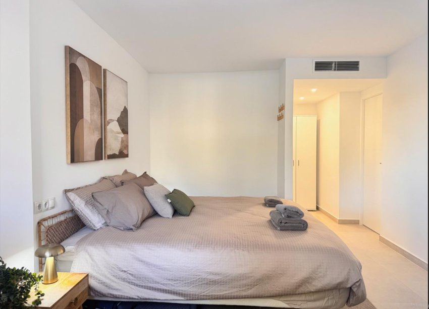 Resale - Apartment - Torrevieja - Acequion