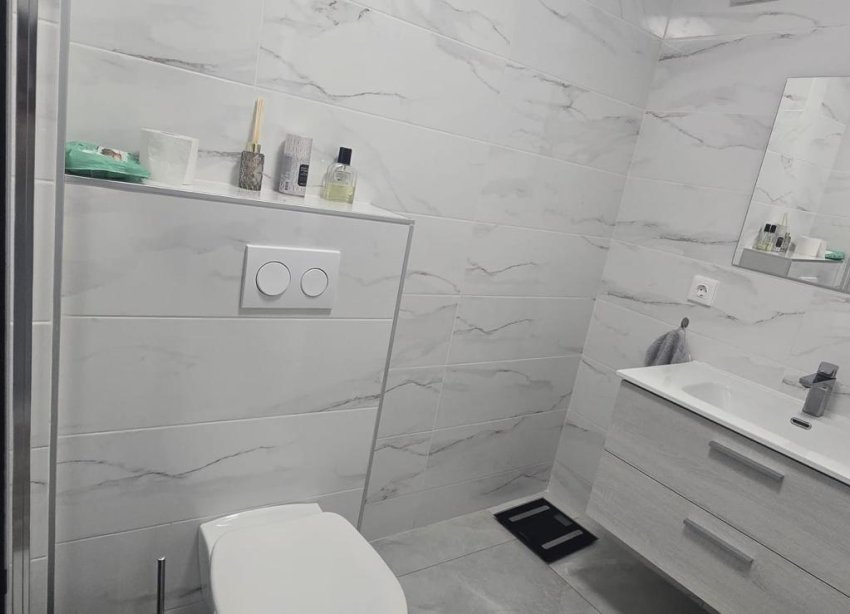 Resale - Apartment - Torrevieja - Acequion