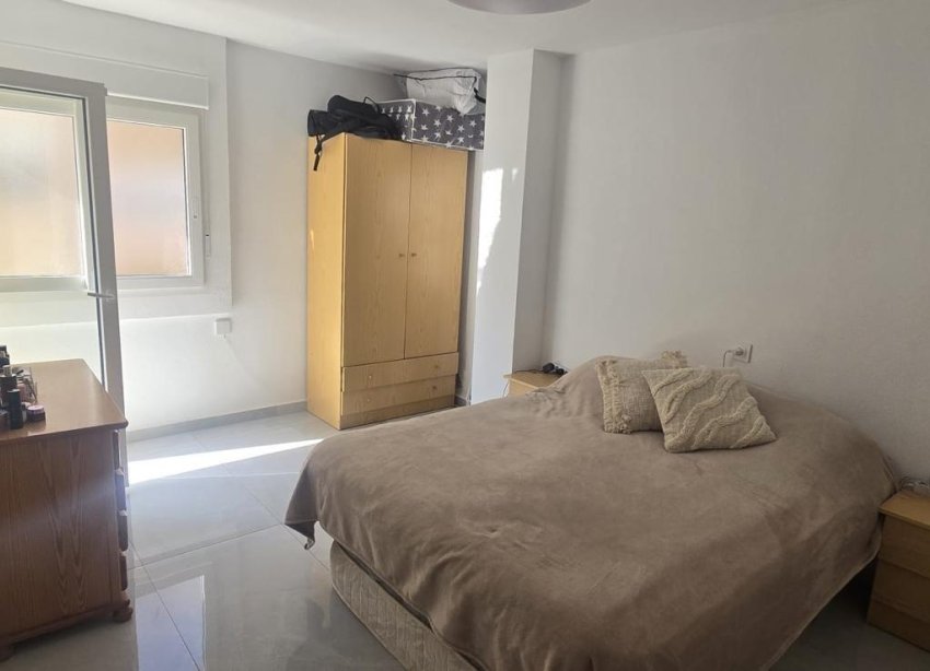 Resale - Apartment - Torrevieja - Acequion