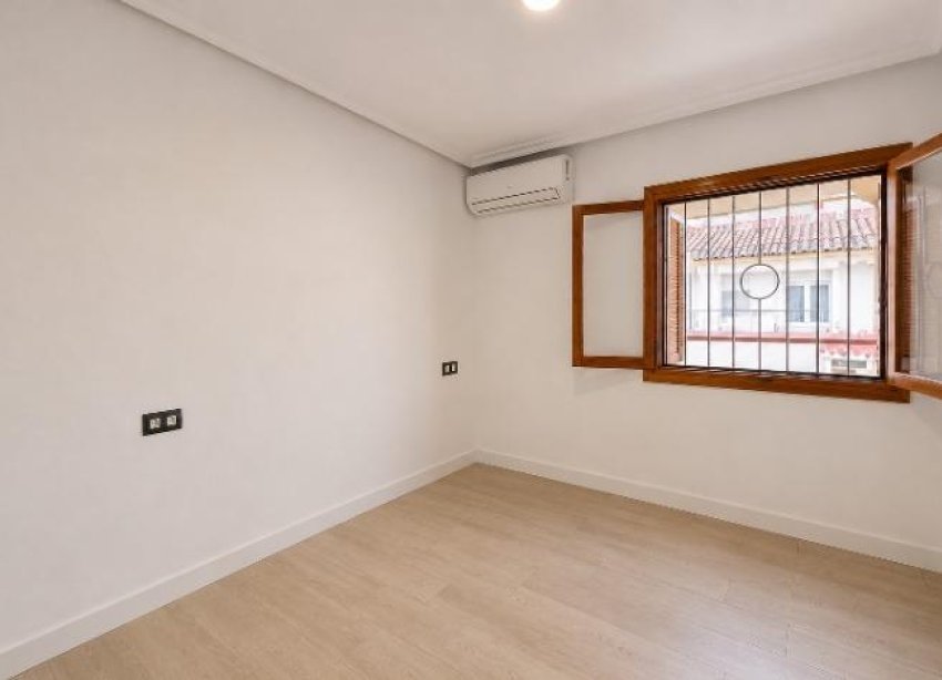 Resale - Apartment - Torrevieja - Acequion