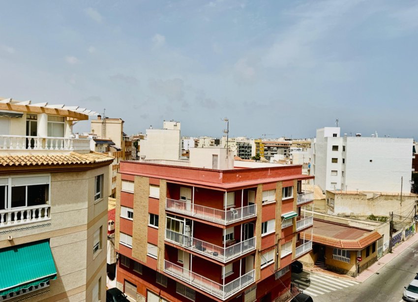 Resale - Apartment - Torrevieja - Acequion