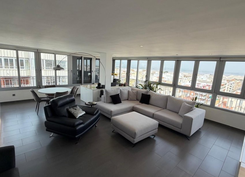 Resale - Apartment - Torrevieja - Acequion