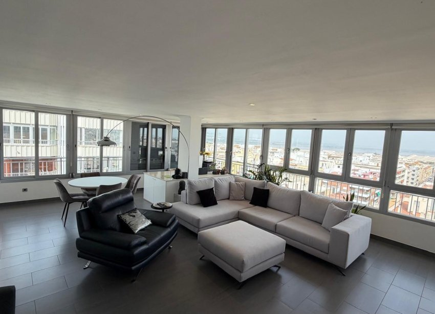 Resale - Apartment - Torrevieja - Acequion