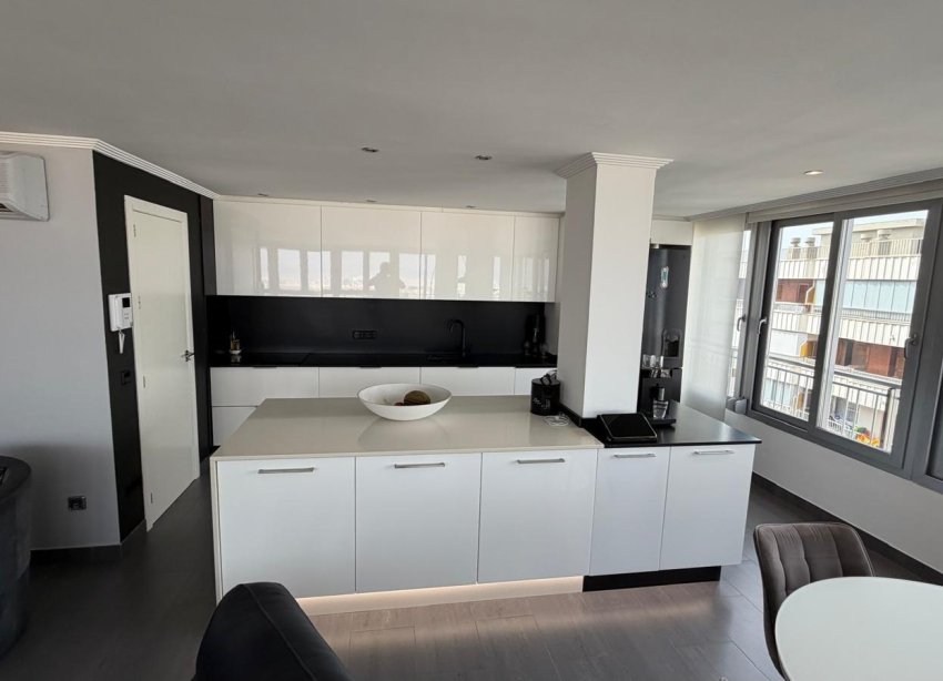 Resale - Apartment - Torrevieja - Acequion