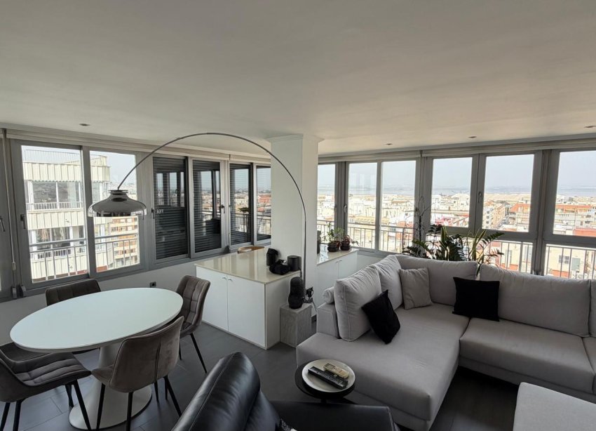 Resale - Apartment - Torrevieja - Acequion
