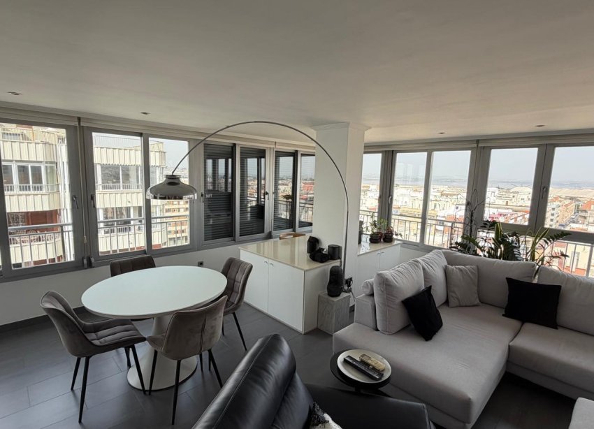 Resale - Apartment - Torrevieja - Acequion