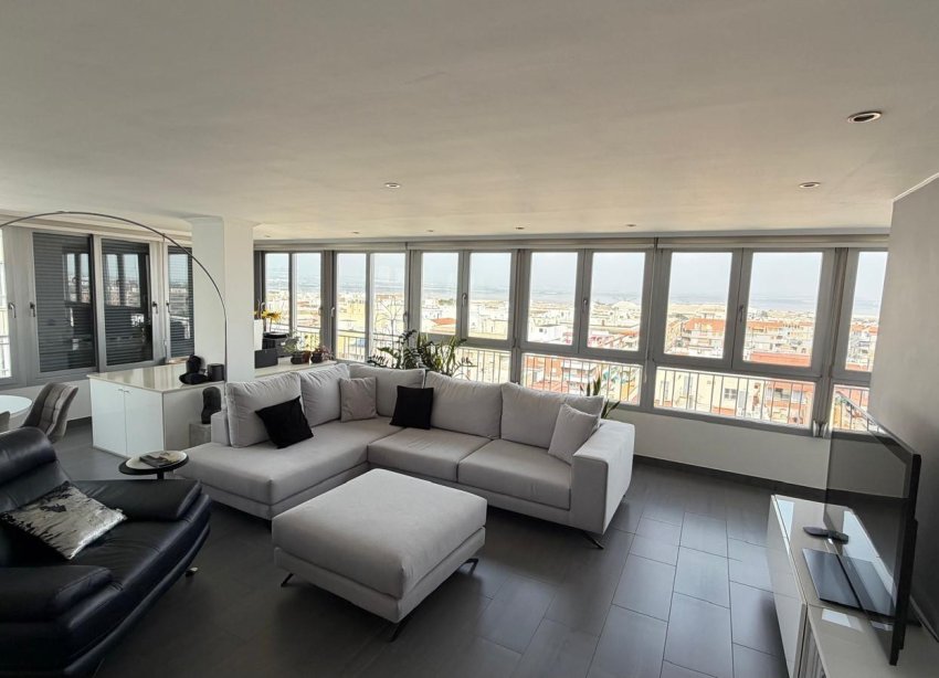 Resale - Apartment - Torrevieja - Acequion