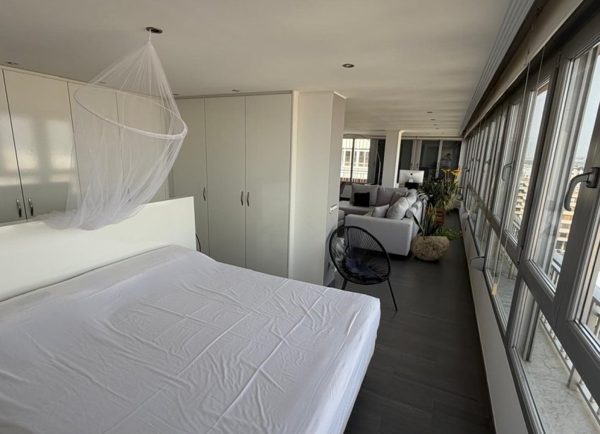 Resale - Apartment - Torrevieja - Acequion