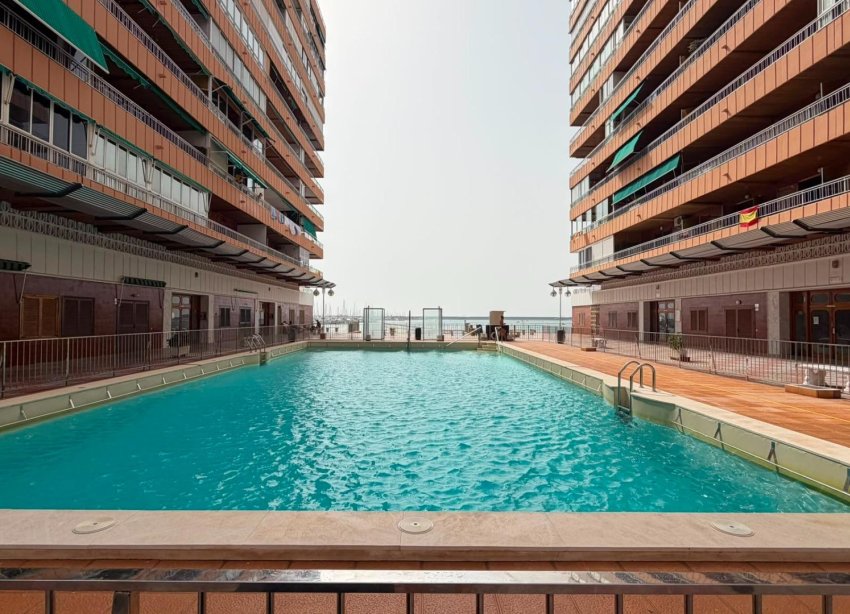 Resale - Apartment - Torrevieja - Acequion