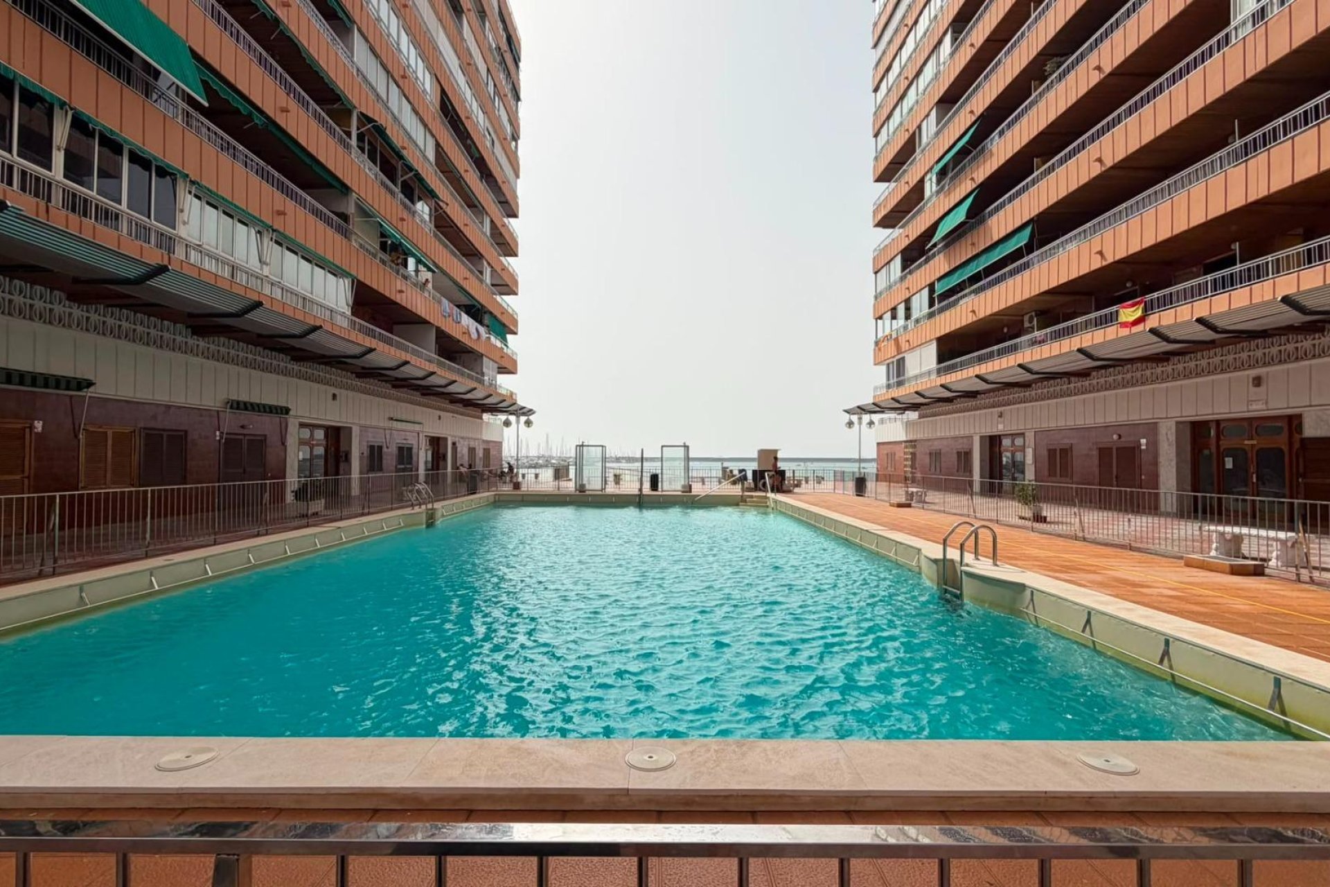 Resale - Apartment - Torrevieja - Acequion