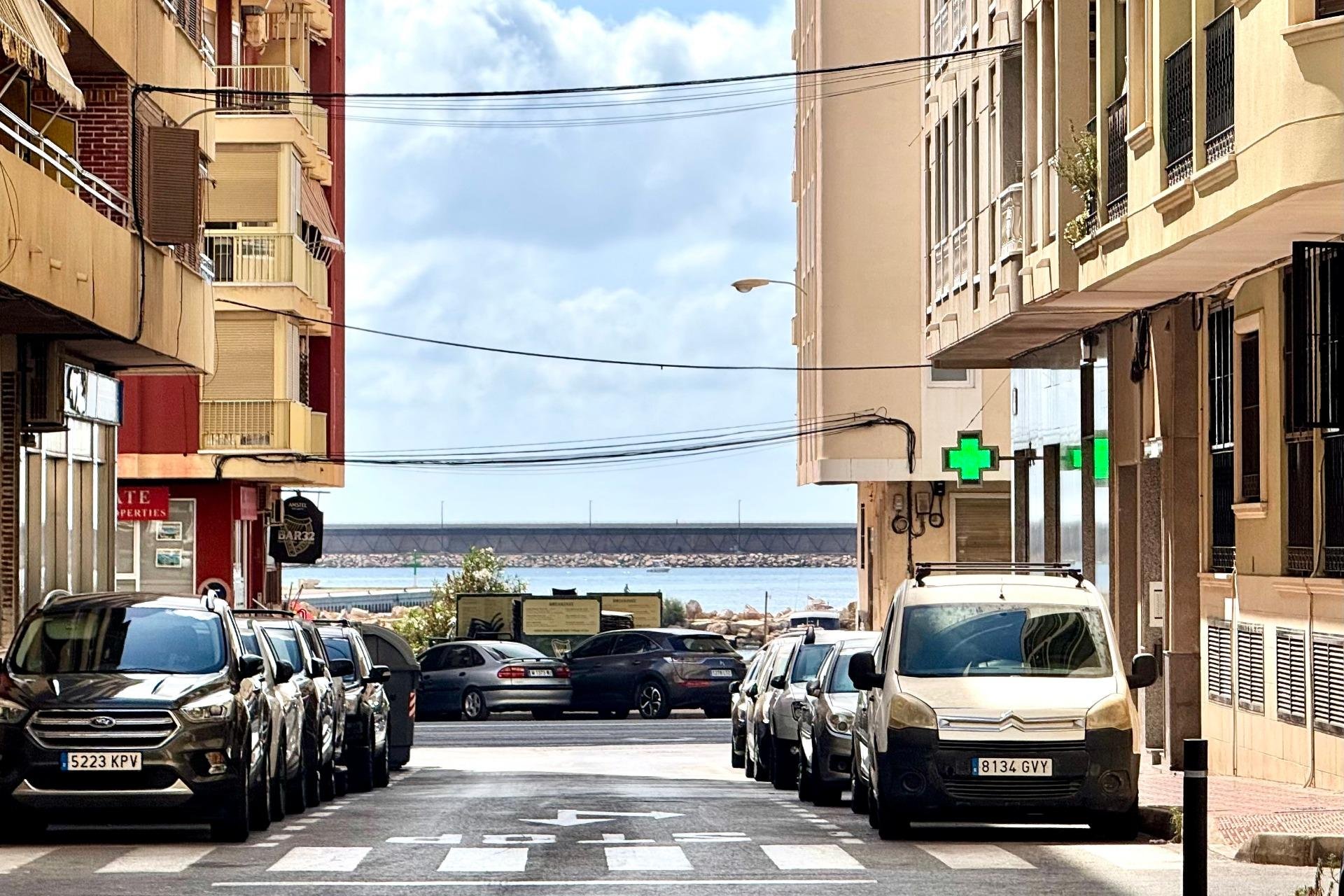 Resale - Apartment - Torrevieja - Acequion