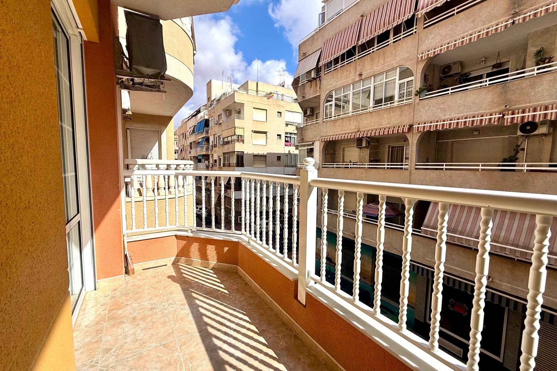 Resale - Apartment - Torrevieja - Acequion