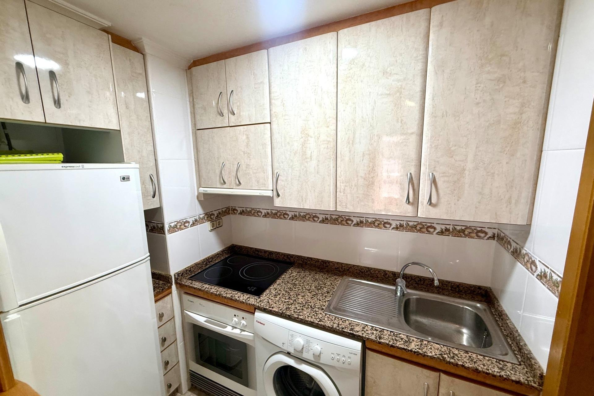 Resale - Apartment - Torrevieja - Acequion