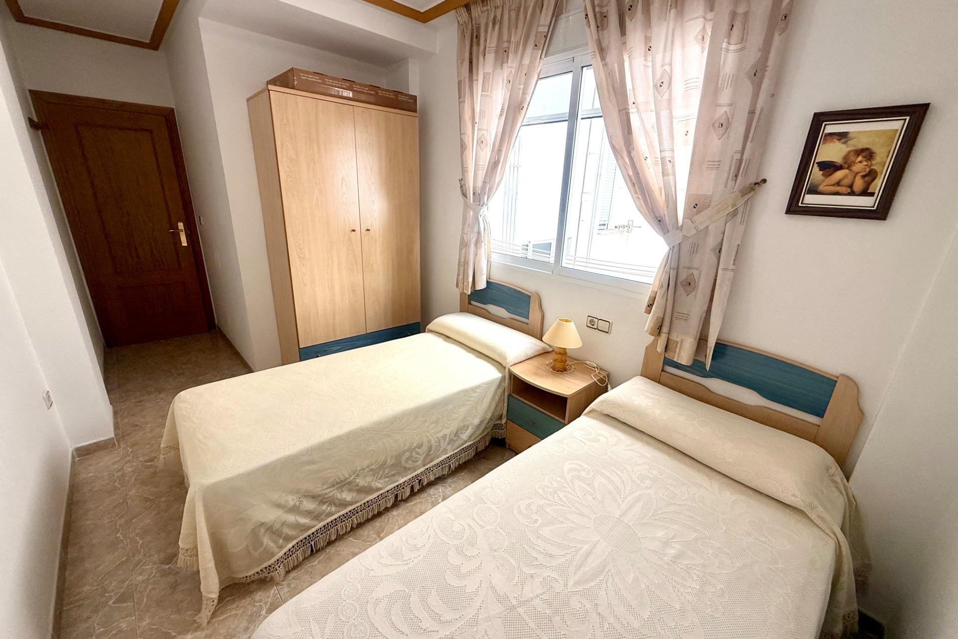 Resale - Apartment - Torrevieja - Acequion