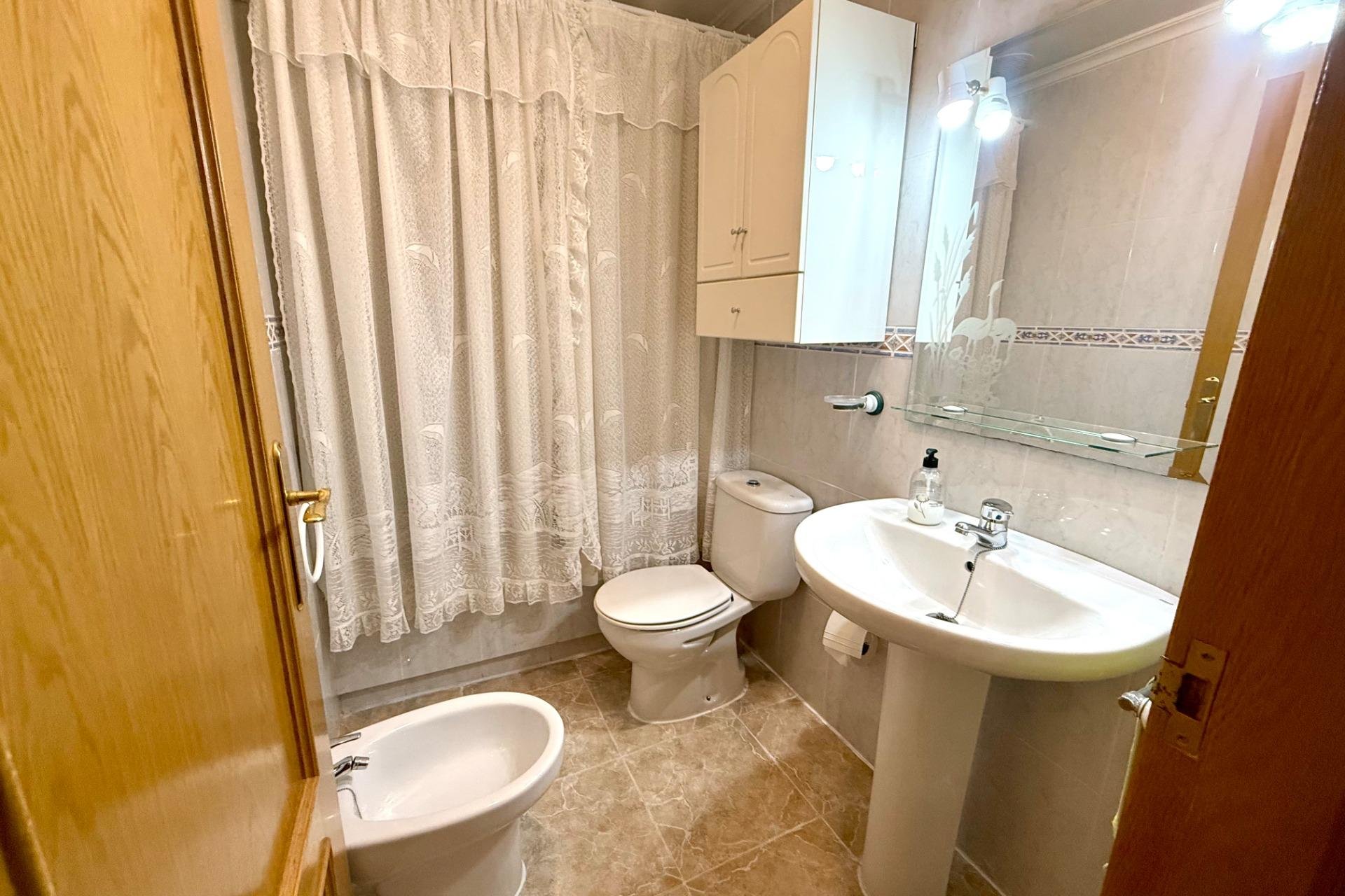 Resale - Apartment - Torrevieja - Acequion