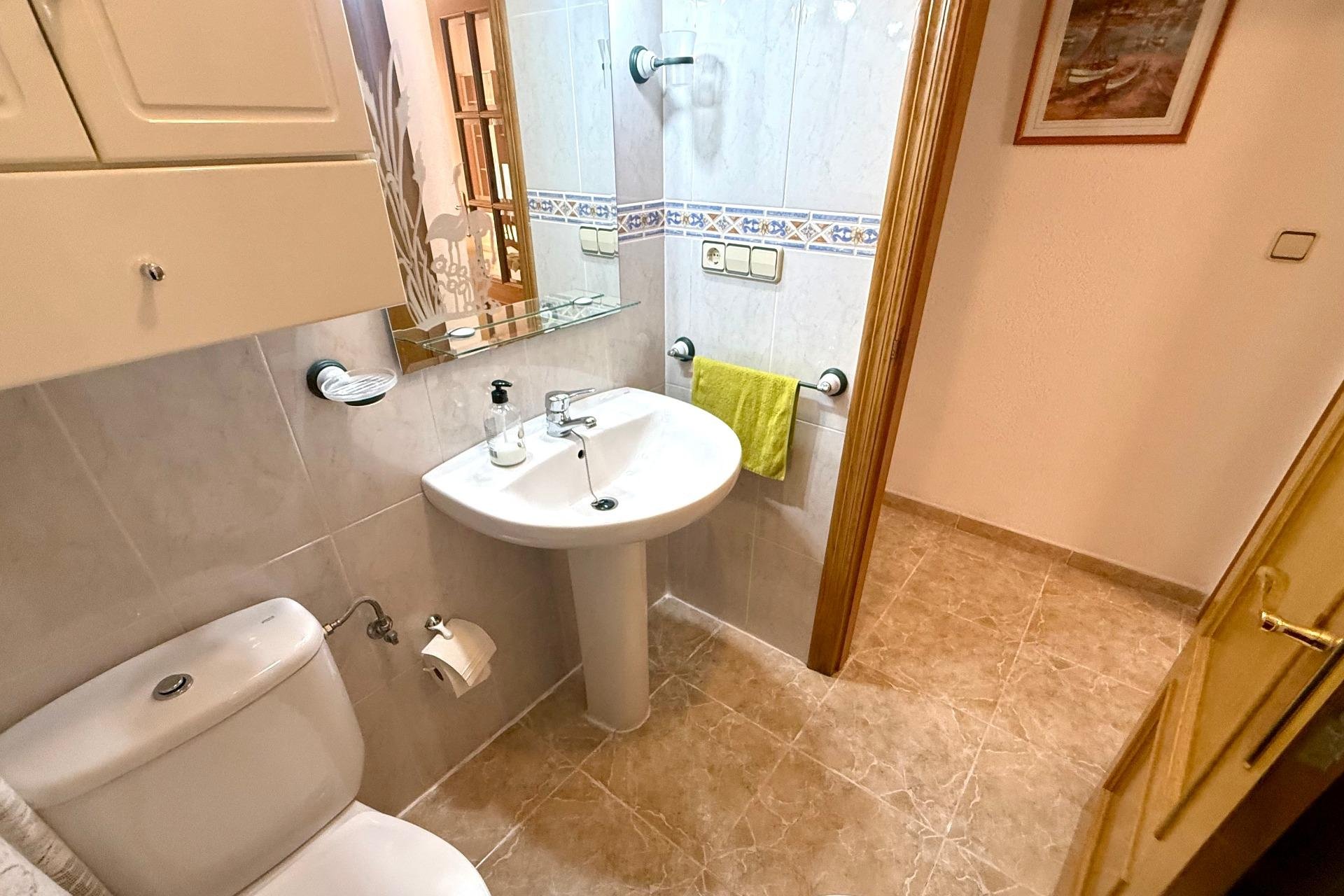 Resale - Apartment - Torrevieja - Acequion