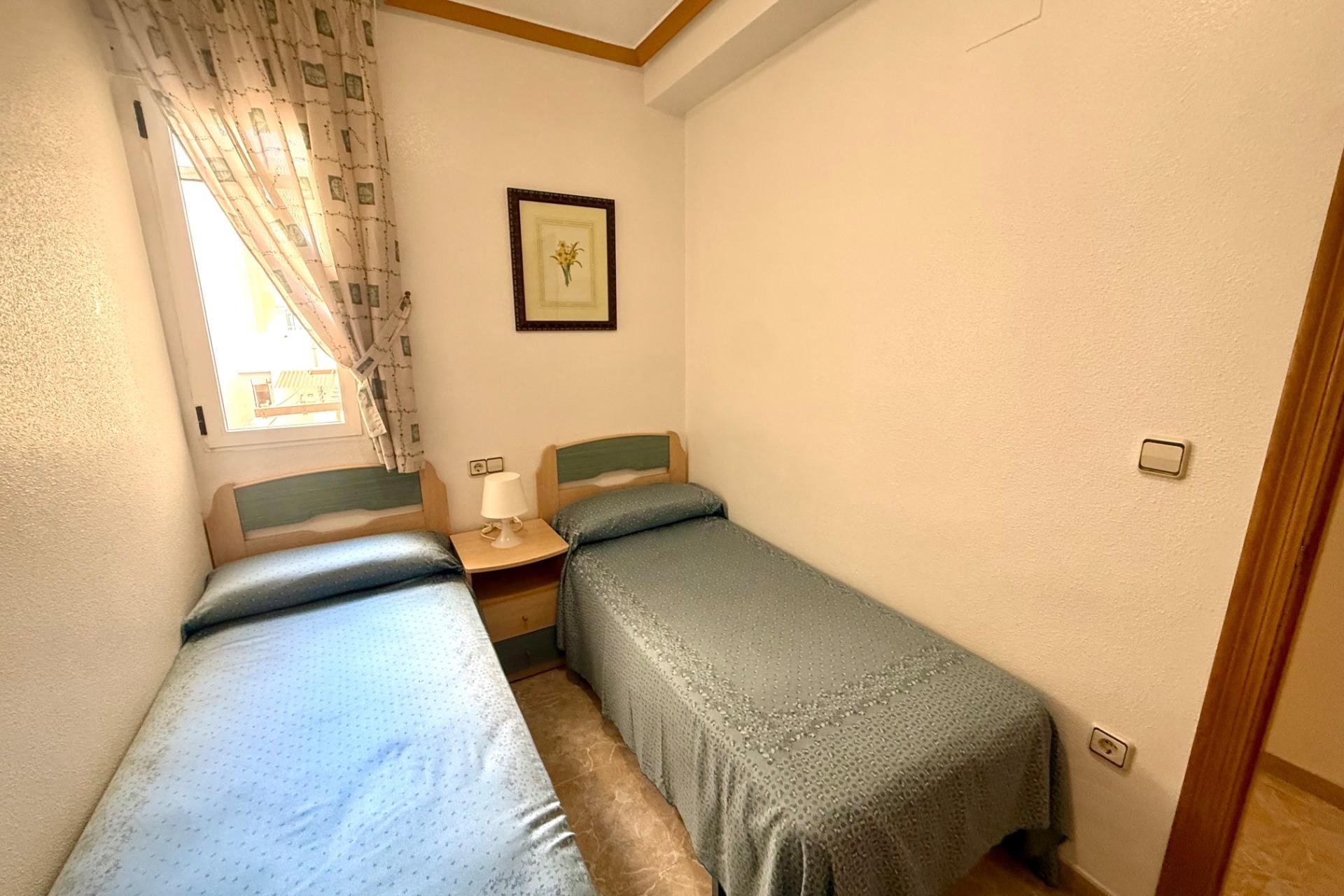 Resale - Apartment - Torrevieja - Acequion