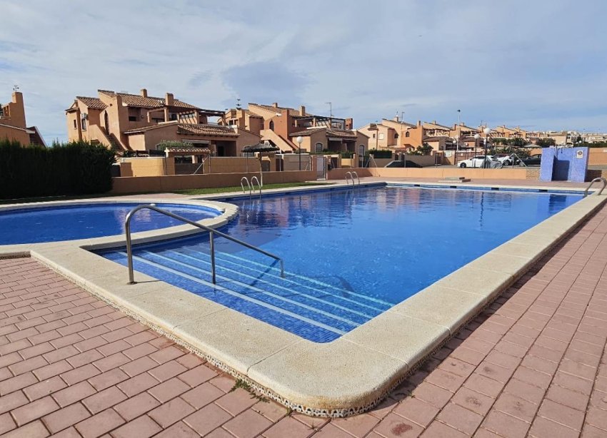 Resale - Apartment - Torrevieja - Aguas Nuevas