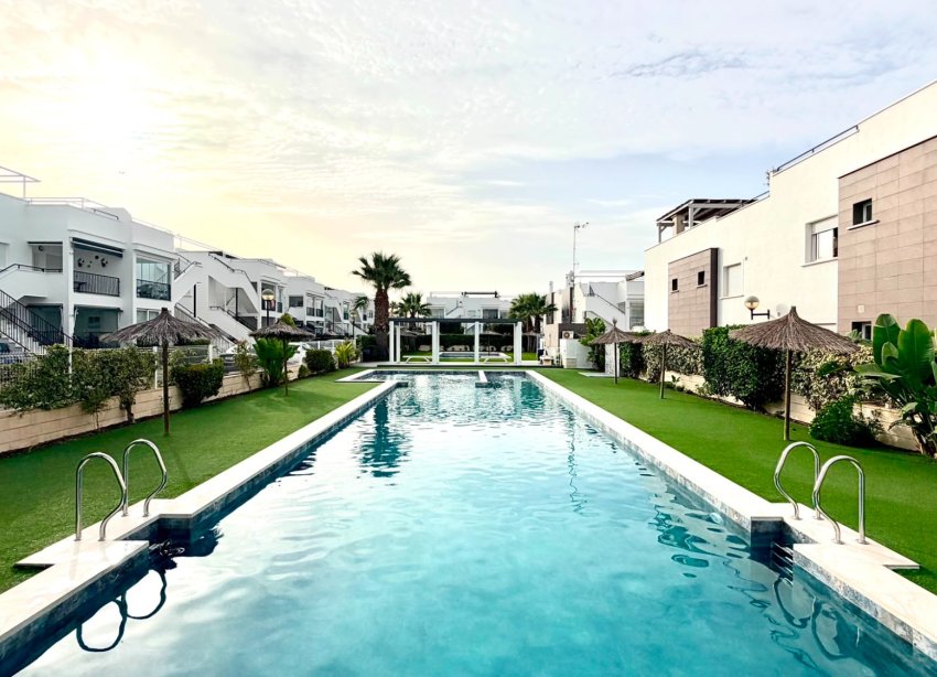 Resale - Apartment - Torrevieja - Aguas Nuevas
