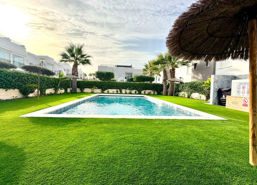Resale - Apartment - Torrevieja - Aguas Nuevas