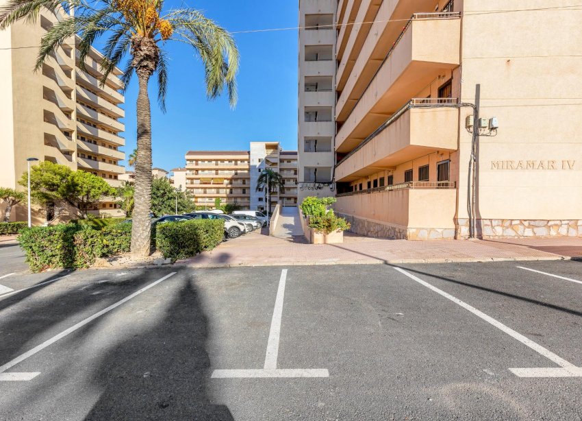 Resale - Apartment - Torrevieja - Cabo cervera