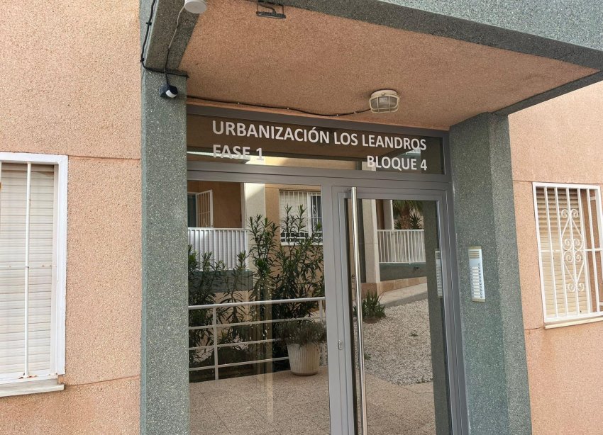 Resale - Apartment - Torrevieja - Cabo cervera