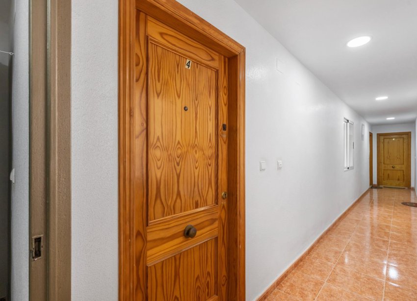 Resale - Apartment - Torrevieja - Centro - Muelle Pesquero